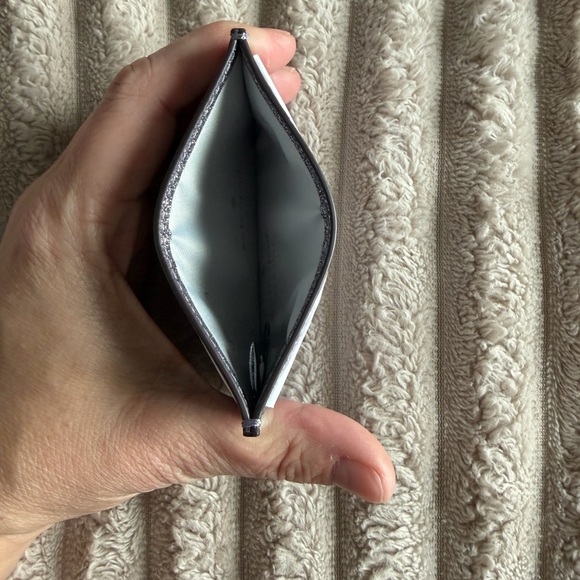 Kate Spade New York Kenzie Silver Glitter Card Holder NWT in Box - Picture 5 of 7